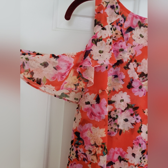 cabi Lush Floral Cold Shoulder Top - Picture 5 of 8